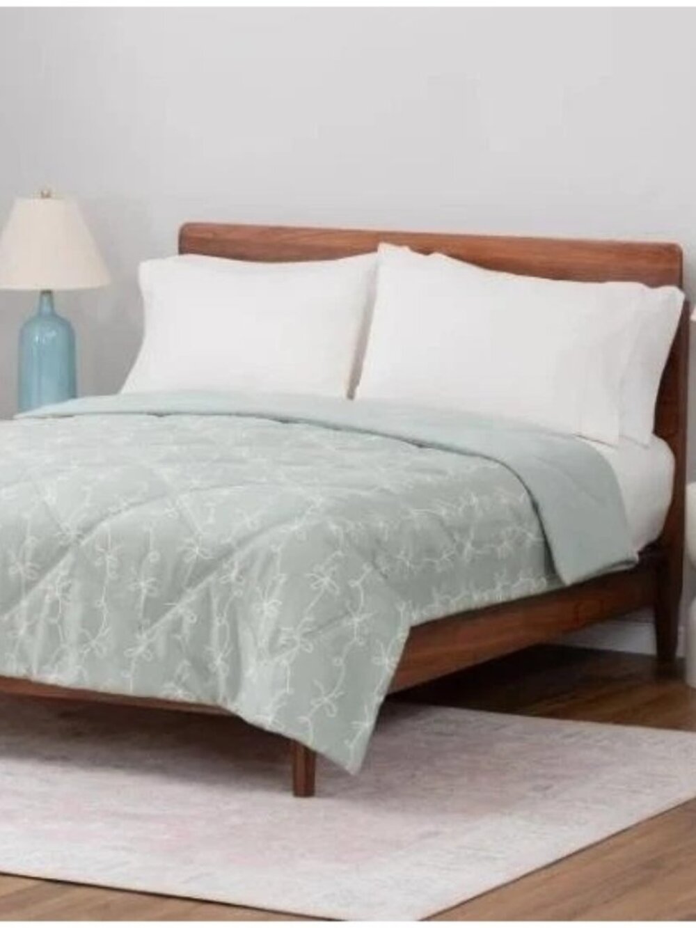 Berkshire Down Alternative Filled Blanket Twin Size 66" X 96" Green